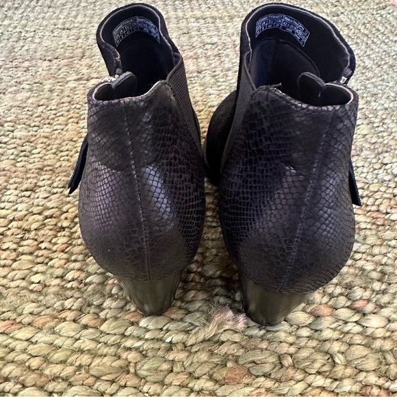 Vionic Anne Ankle Booties Suede Leather Snakeskin Zip Block Heel Black Size 10 - Picture 6 of 9